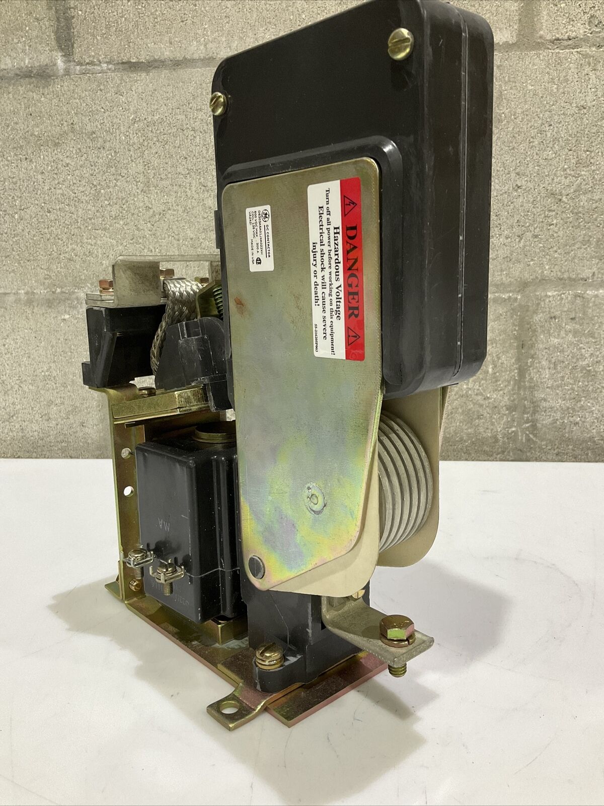 GE DS303A 01JXA022XH DC CONTACTOR 600 VDC 300 A 373