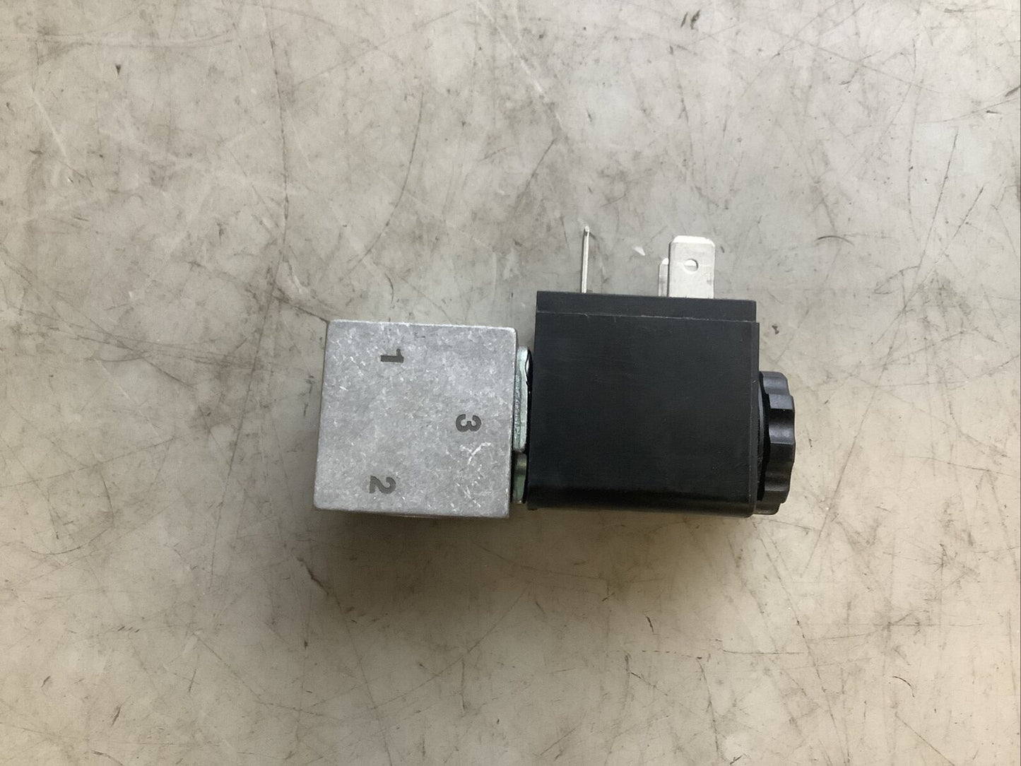 INGERSOLL RAND CAT33P-024-L SOLENOID VALVE 476