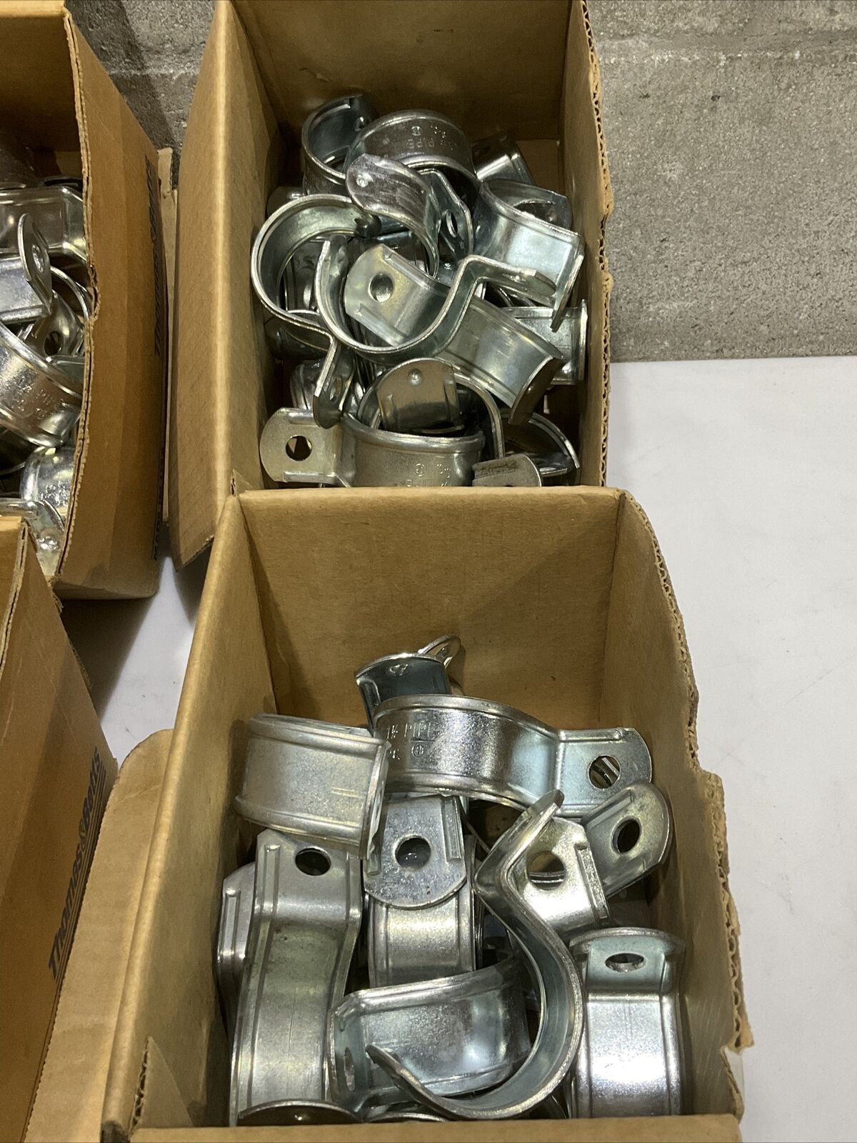 THOMAS & BETTS HS-105 GALVANIZED STEEL SNAP STRAPS 1-1/2” LOT OF 130 373