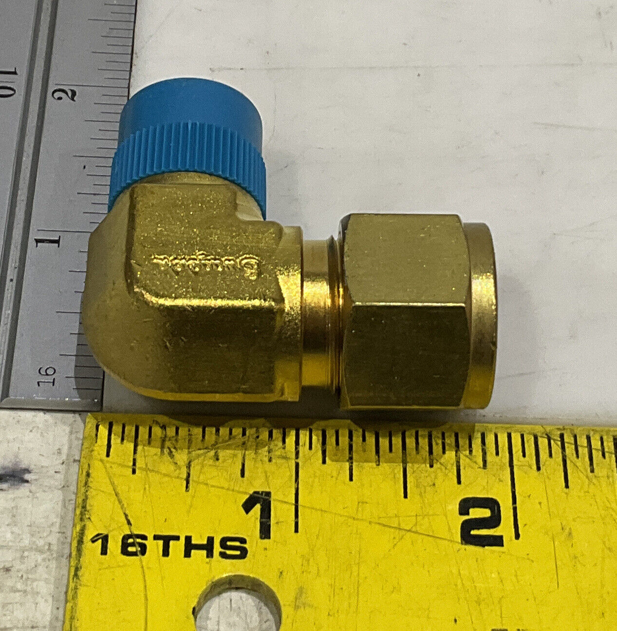 SWAGELOK B-810-2-6 MALE ELBOW LOT OF 10 373