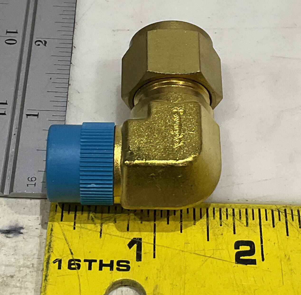 SWAGELOK B-810-2-6 MALE ELBOW LOT OF 10 373
