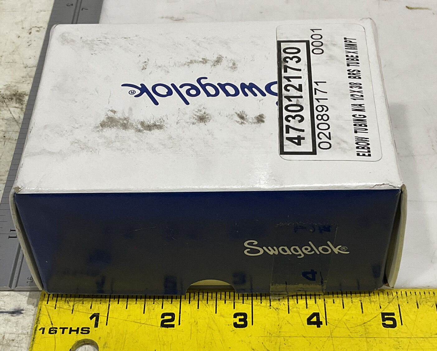 SWAGELOK B-810-2-6 MALE ELBOW LOT OF 10 373