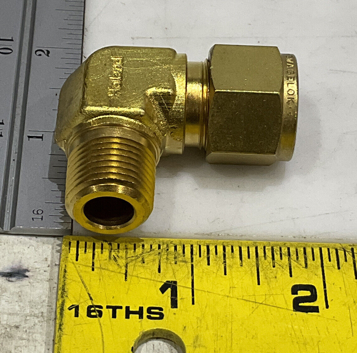 SWAGELOK B-810-2-6 MALE ELBOW LOT OF 10 373