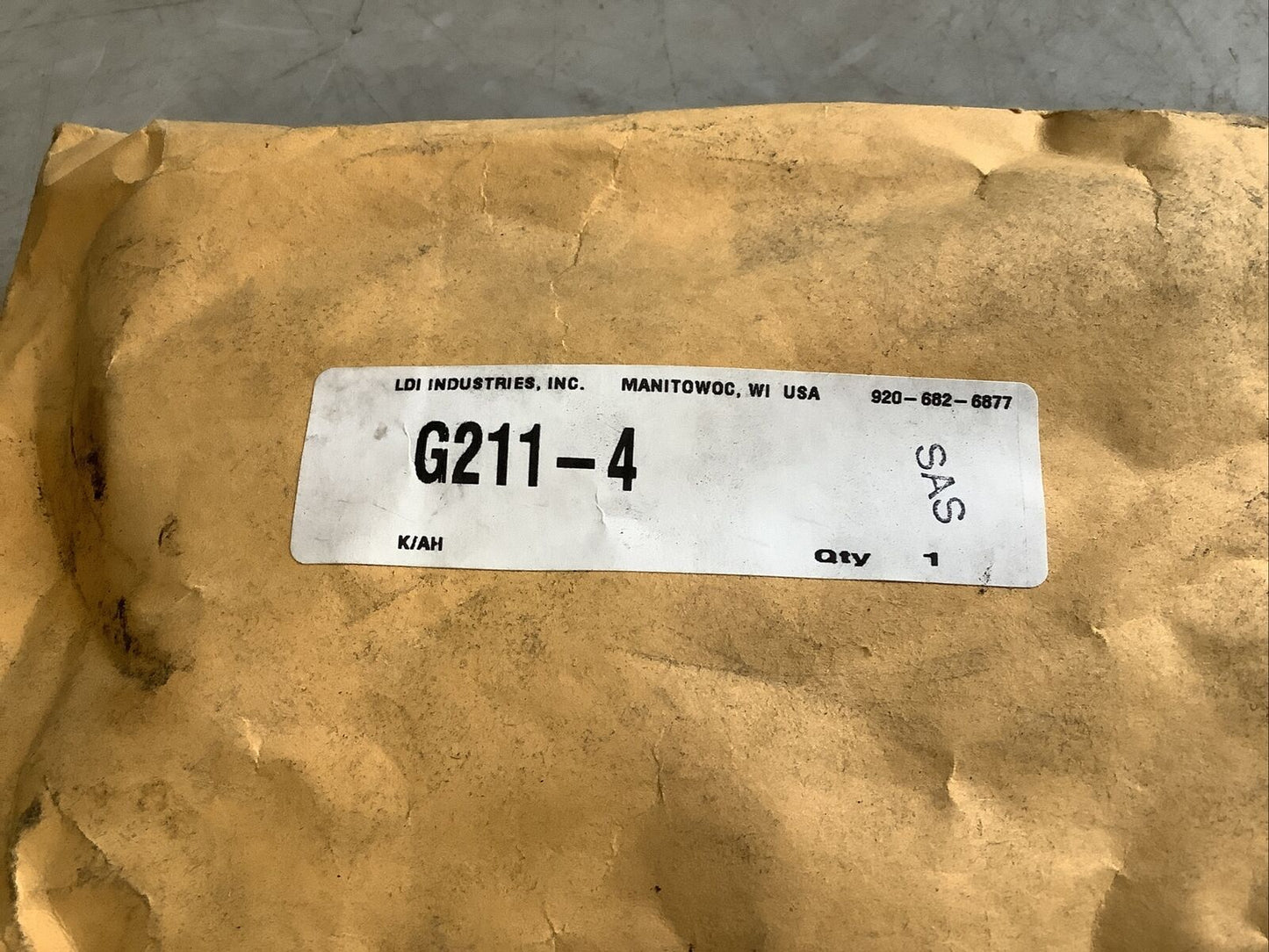 LDI G211-4 VENTED OIL GAUGE UNION COUPLING 476