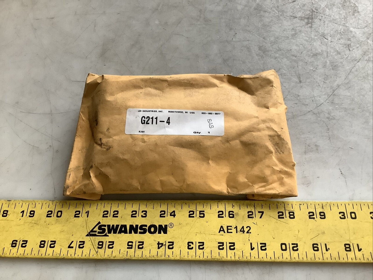 LDI G211-4 VENTED OIL GAUGE UNION COUPLING 476