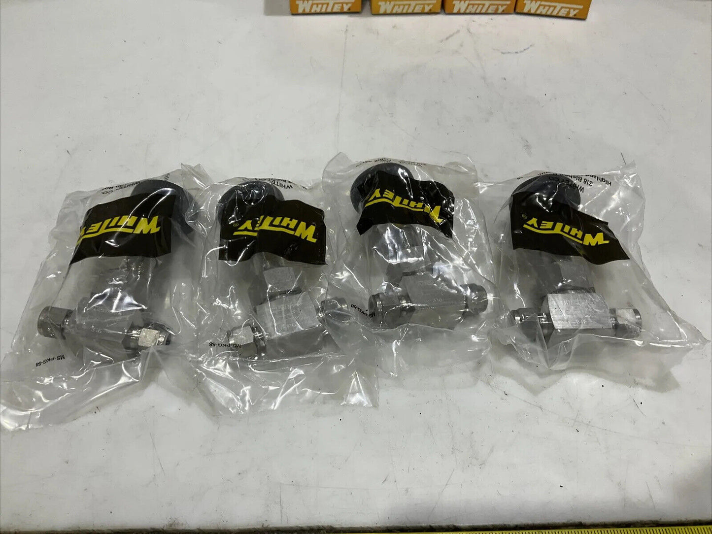 WHITEY SWAGELOK SS-6LRS6 COMPRESSION GLOBE VALVE 3/8” LOT OF 4 373