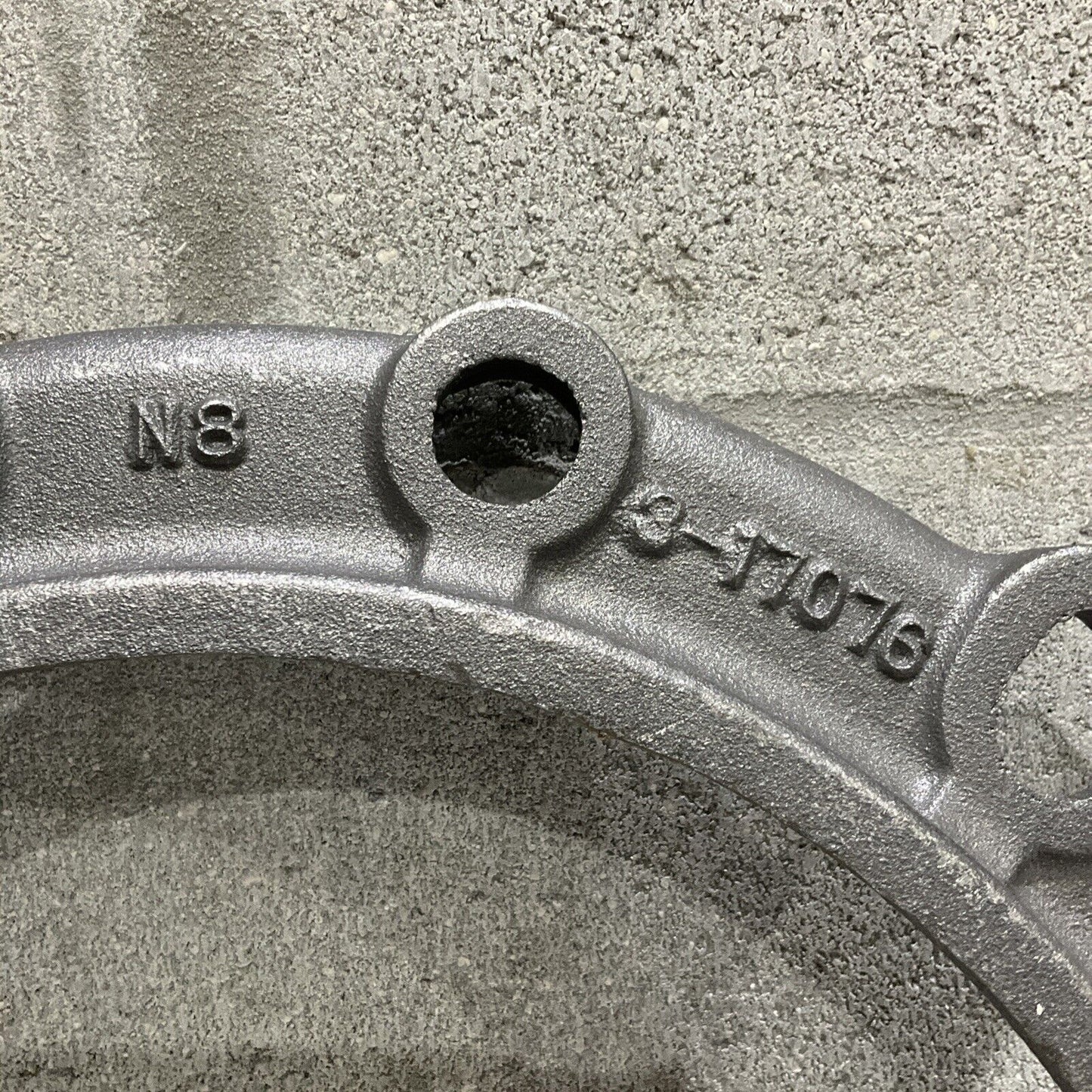 UCC 8-17076 N8 PIPE CLAMP LOCK TYPE FLANGE 373