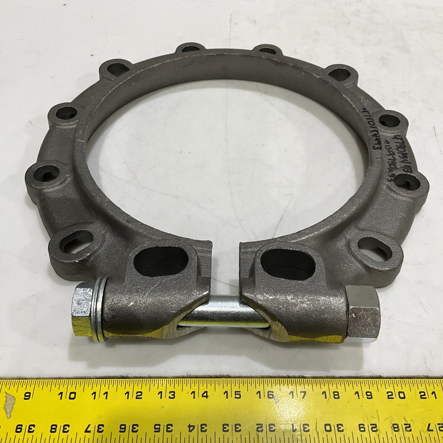 UCC 8-17076 N8 PIPE CLAMP LOCK TYPE FLANGE 373