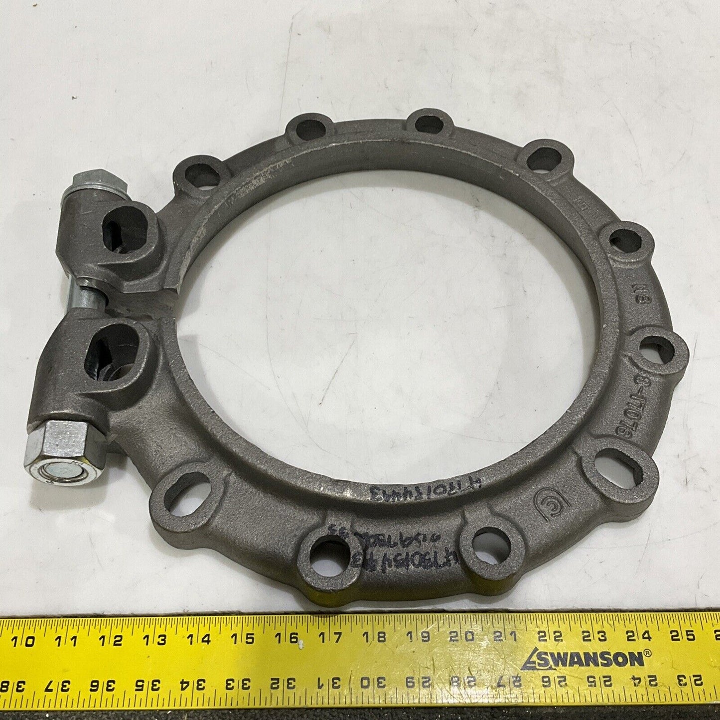 UCC 8-17076 N8 PIPE CLAMP LOCK TYPE FLANGE 373