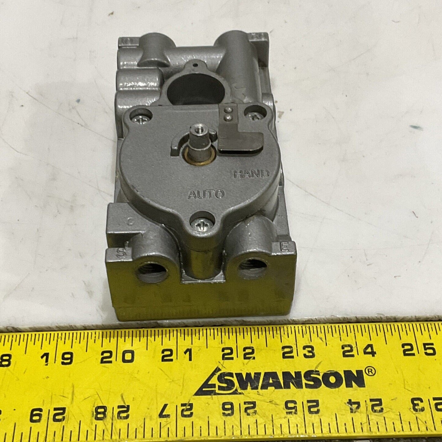 BAILEY CNTL CO. 5323775-J2 PNEUMATIC MANIFOLD PSTNR MDL AP 373