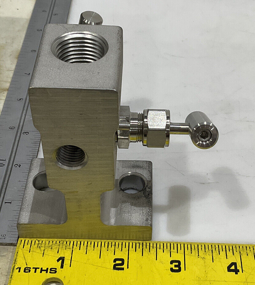 SWAGELOK SS-V2BF8-FL 2-VALVE INSTRUMENT MANIFOLD BALL TIP 373
