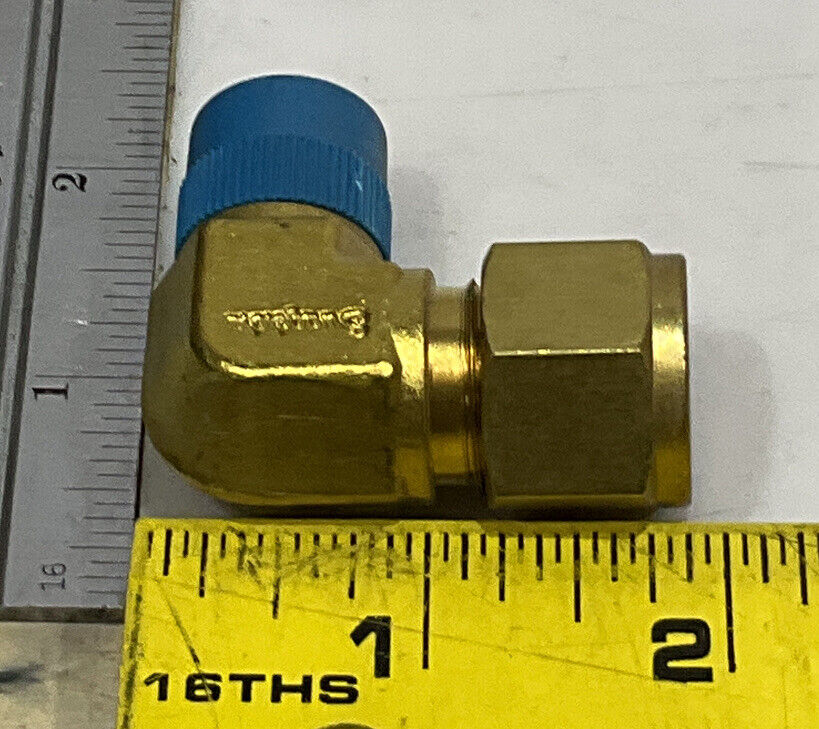 SWAGELOK B-810-2-6 MALE ELBOW LOT OF 4 373