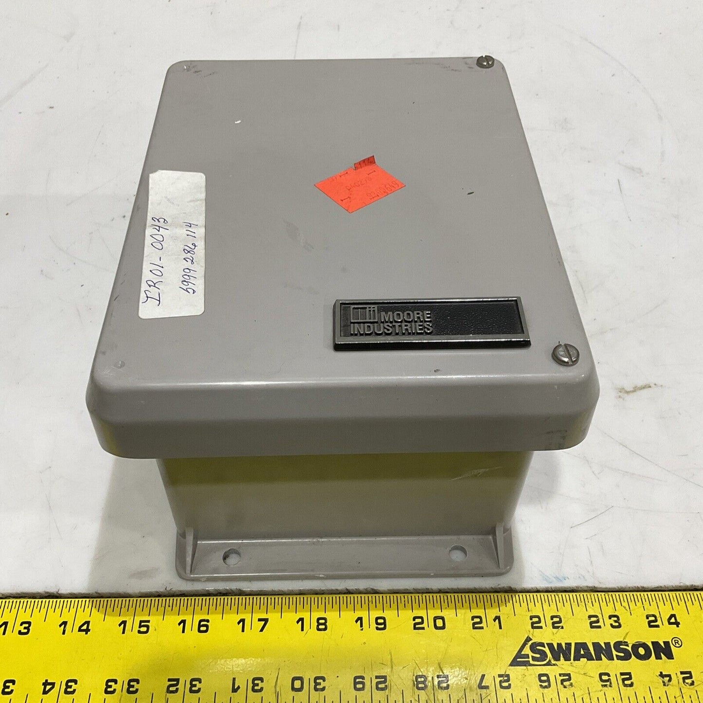 MOORE INDUSTRIES 4-20 MA SRT SQUARE ROOT TRANSMITTER 10/117 V WITH ENCLOSURE 373