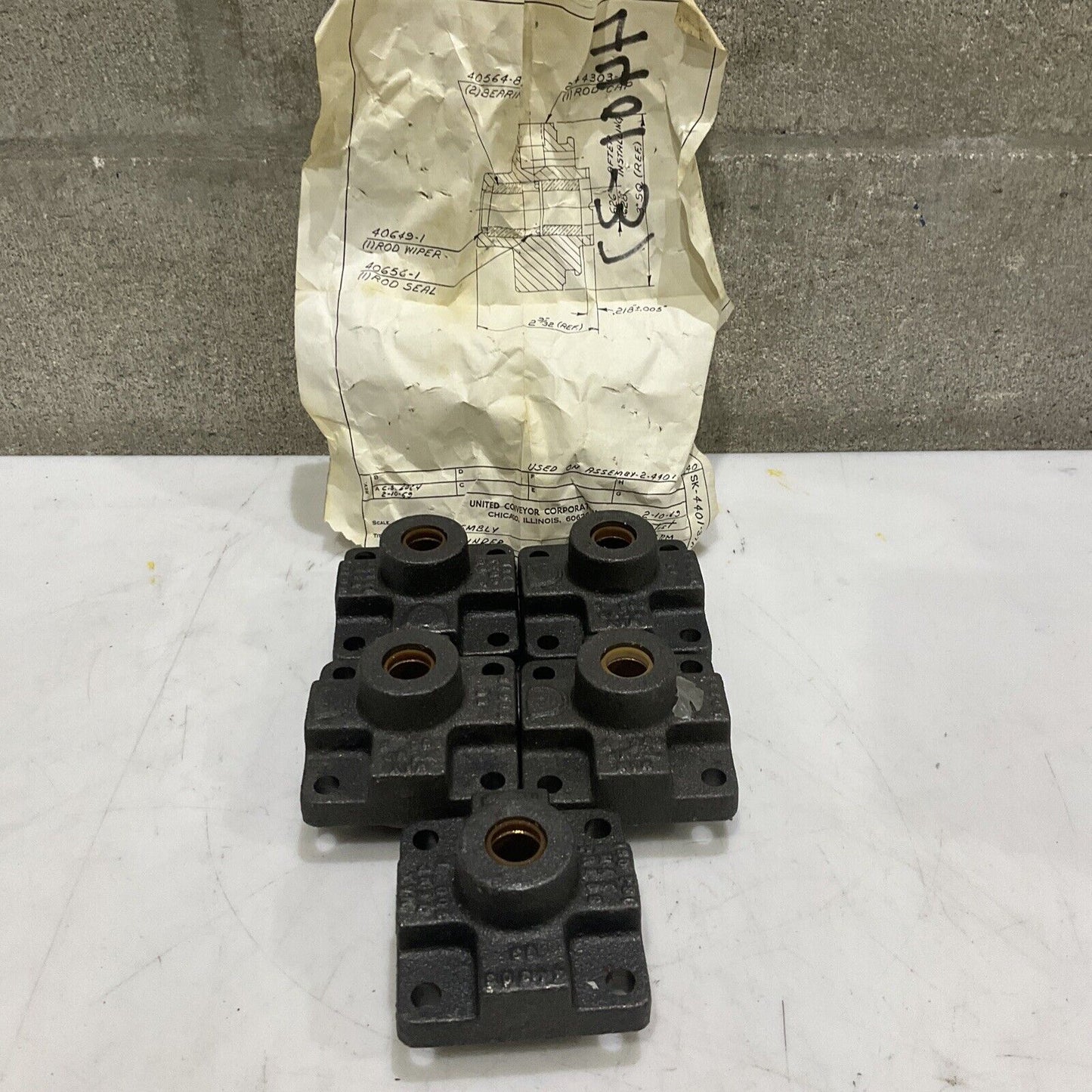 UCC 4401-37 ROD CAP ASSEMBLY 2 1/2” DIA AIR CYLINDER LOT OF 5 373