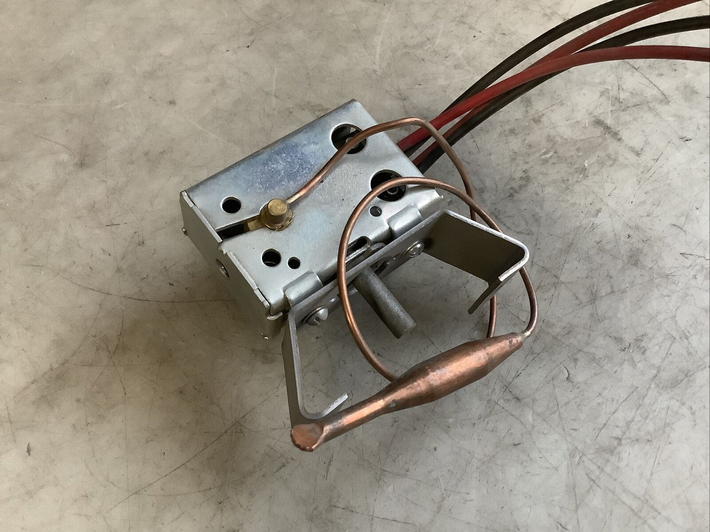 TRANE UHEC-T5122 THERMOSTAT 476
