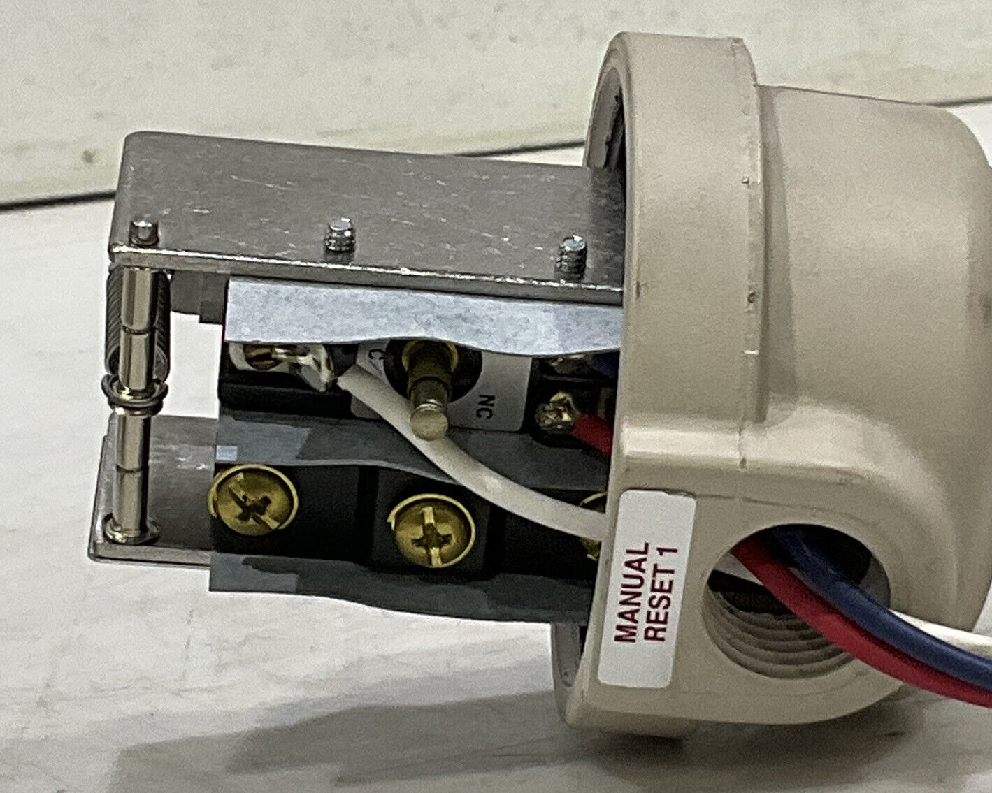 BURLING INSTRUMENTS B-2C 672 TEMPERATURE SWITCH 373