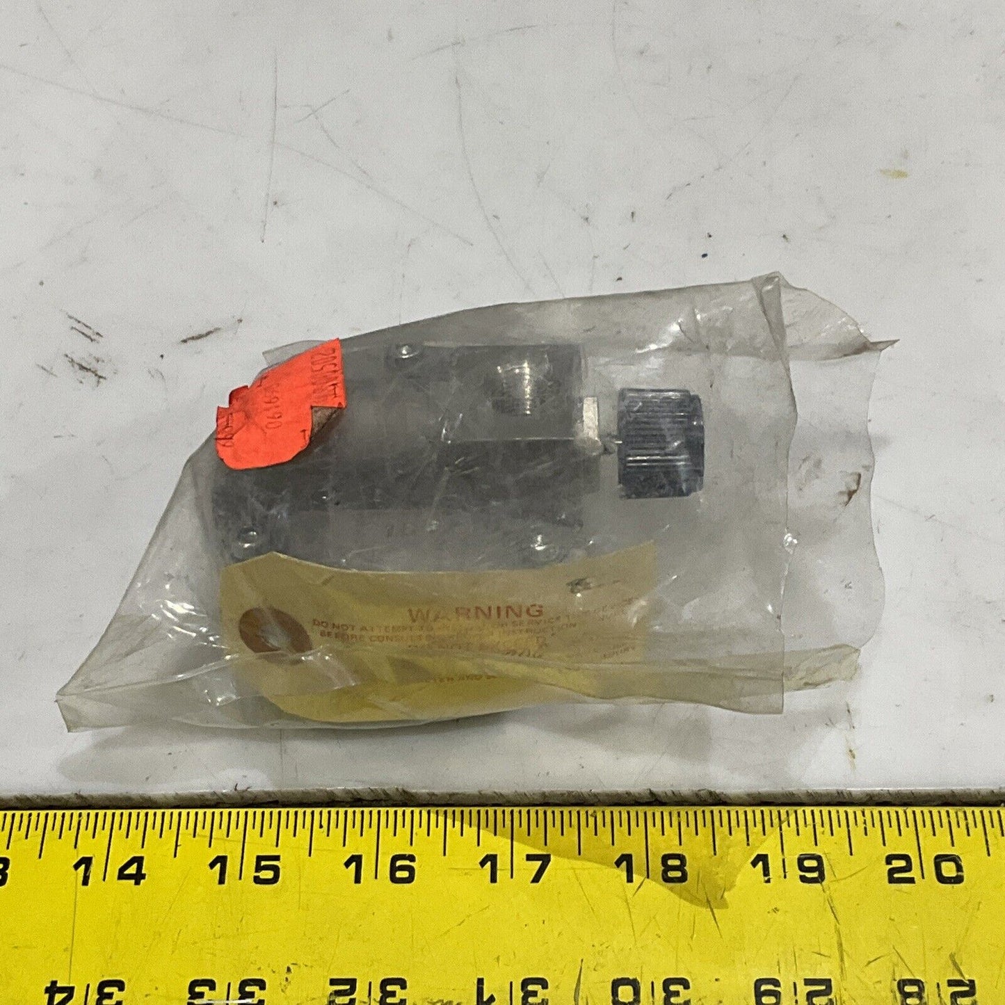 BROOKS INSTRUMENT DIVISION FC8800 8802D3L2B1CA FLOW CONTROLLER 373