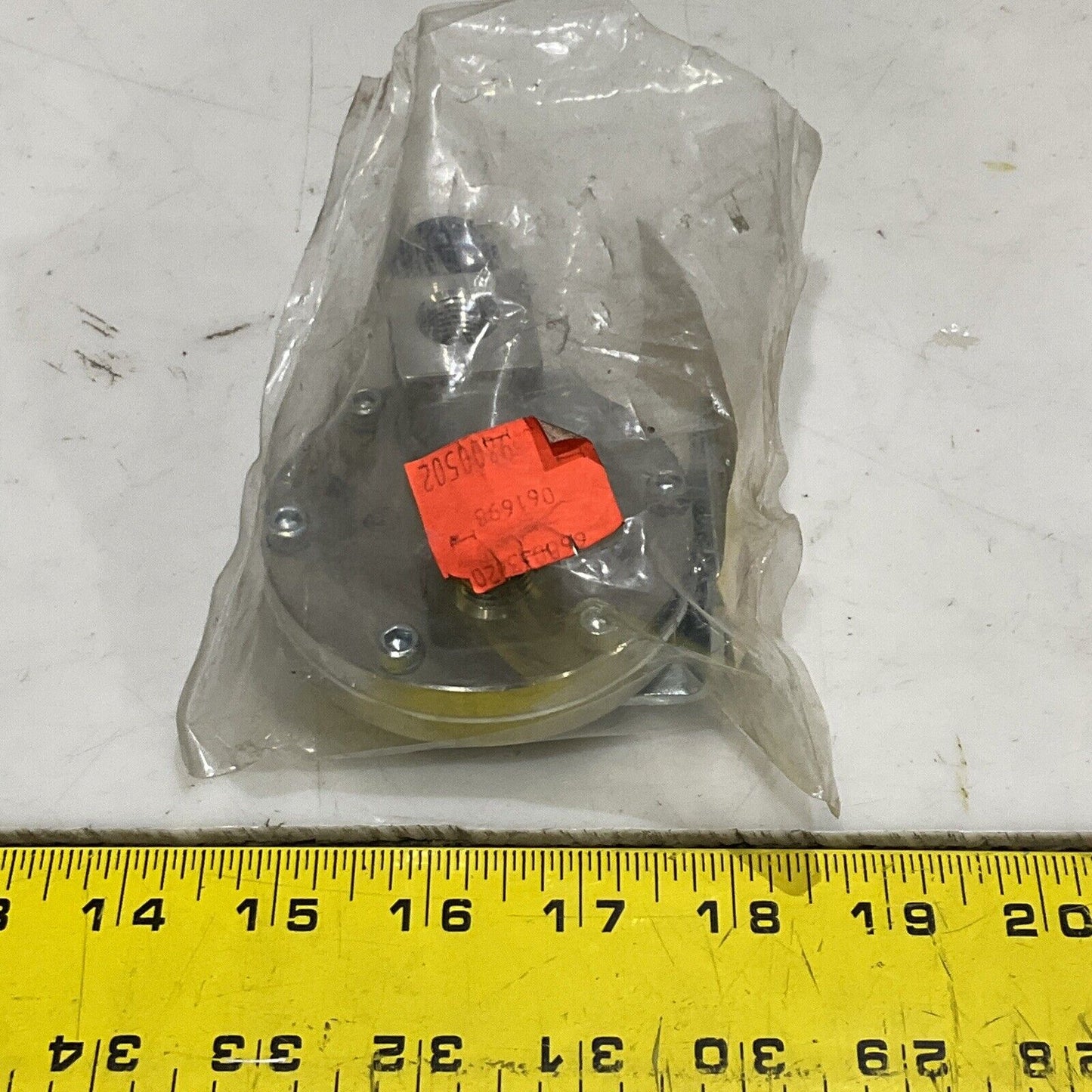 BROOKS INSTRUMENT DIVISION FC8800 8802D3L2B1CA FLOW CONTROLLER 373