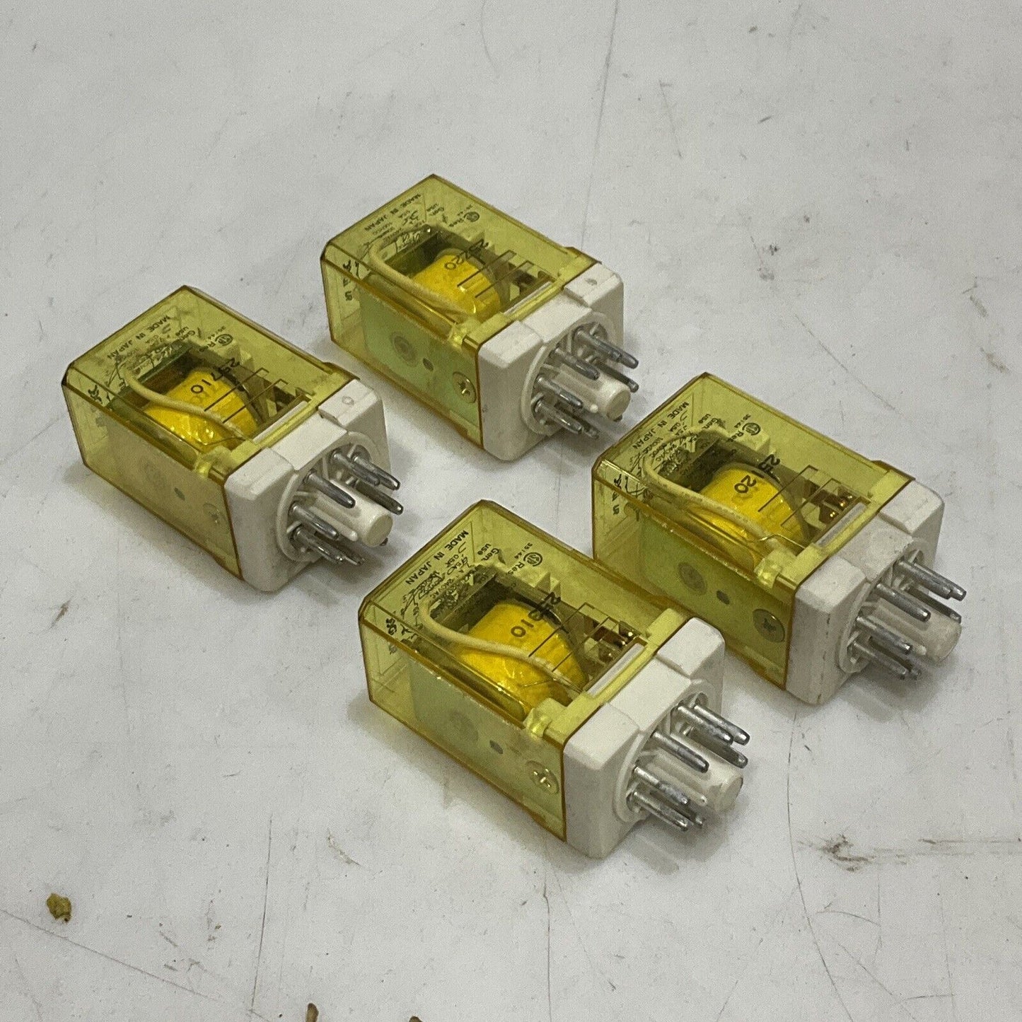 IDEC RR2P-U RELAY 8 PIN LOT OF 4 373