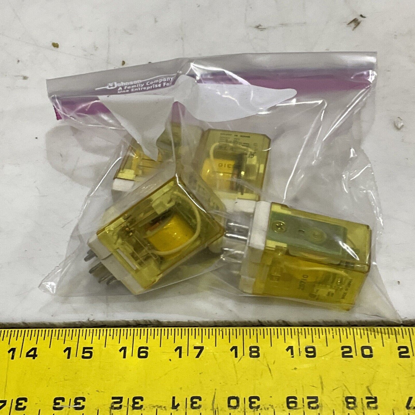 IDEC RR2P-U RELAY 8 PIN LOT OF 4 373