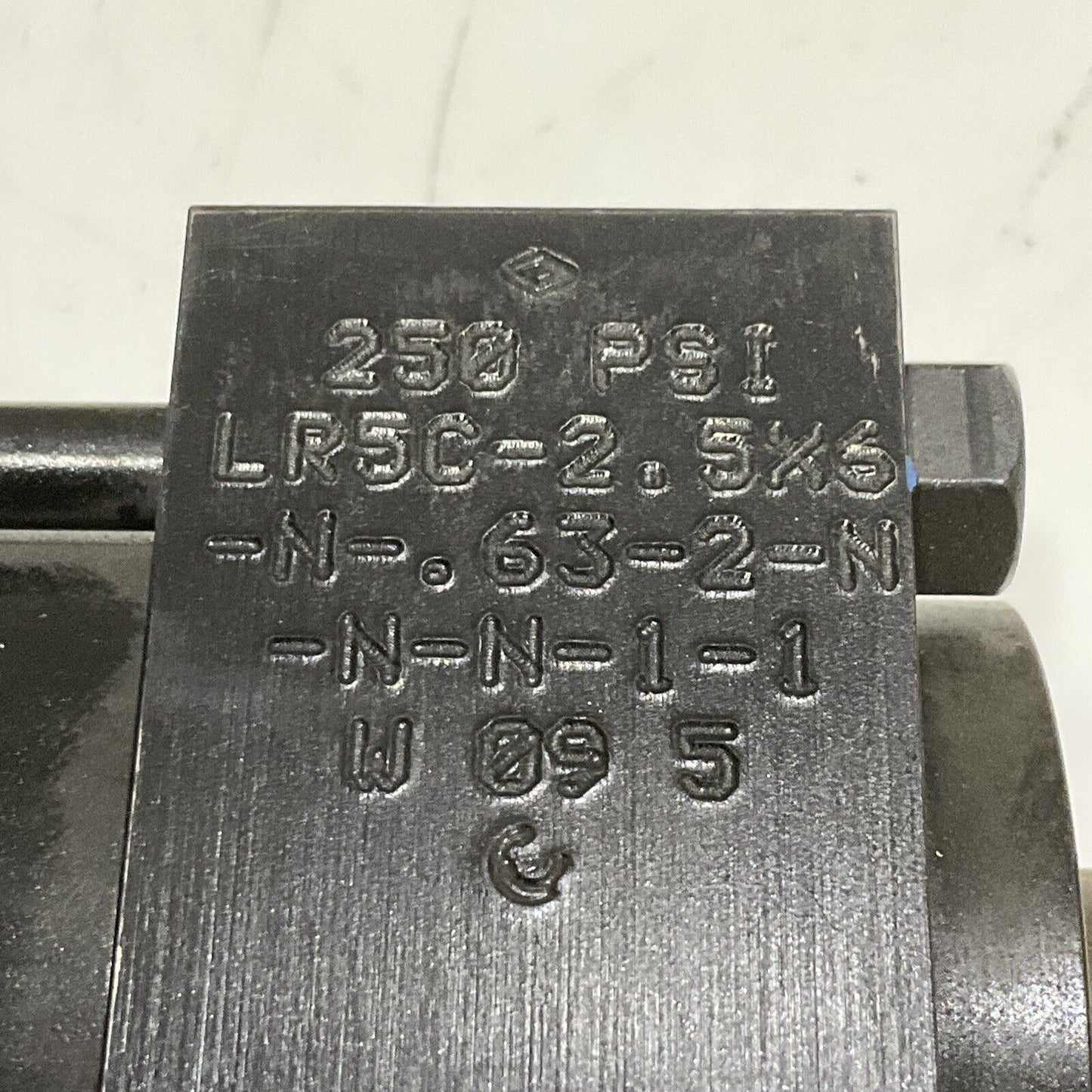 HYDRO-LINE LR5C-2.5X6-N-.63-2-N-N-N-1-1 PNEUMATIC CYLINDER 2-1/2” B 6” S 373
