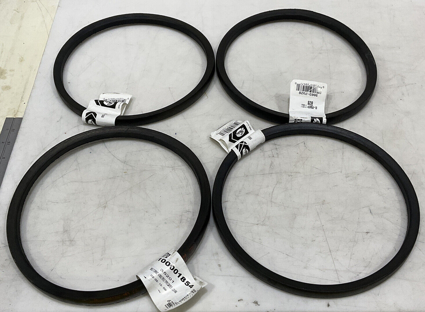 GATES B28 BELT LOT OF 4 373