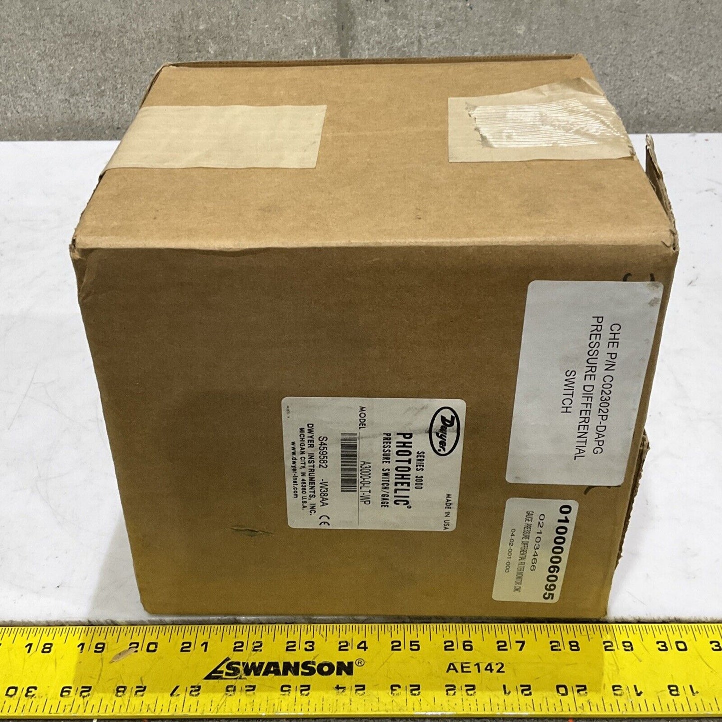DWYER A3000-0-LT-WP C02302PDAPG PHOTOHELIC DIFFERENTIAL PRESSURE SWITCH 3000 373