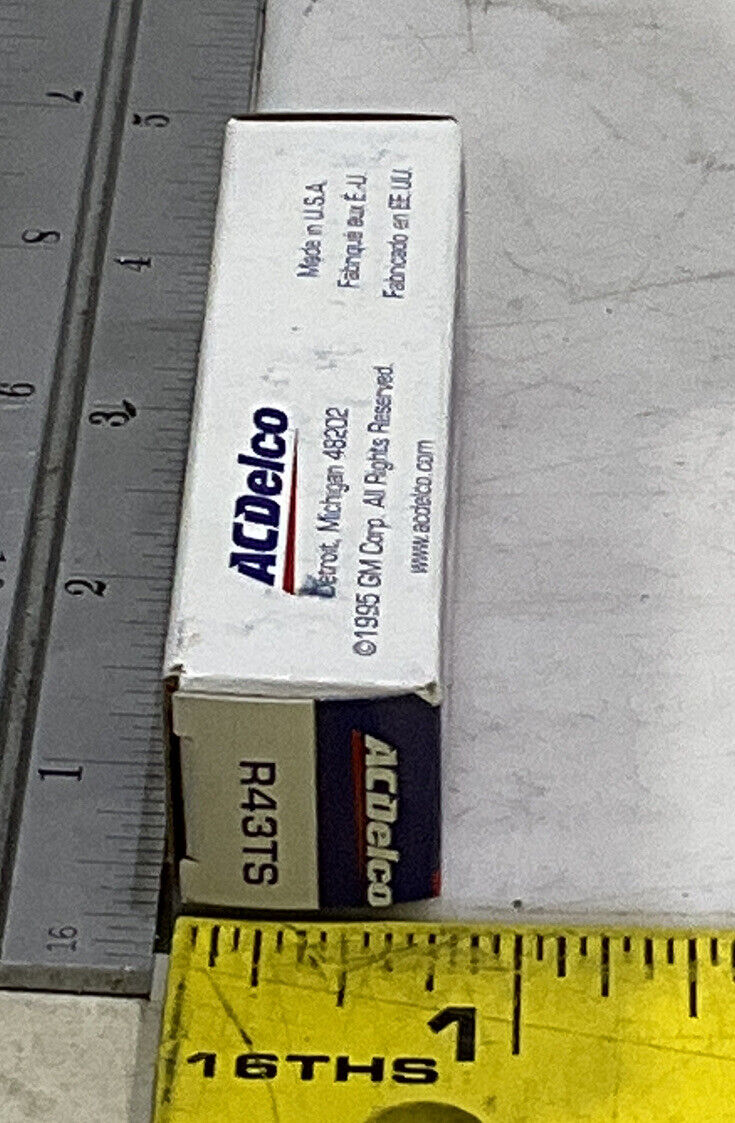 ACDELCO R43TS SPARK PLUG LOT OF 8 373