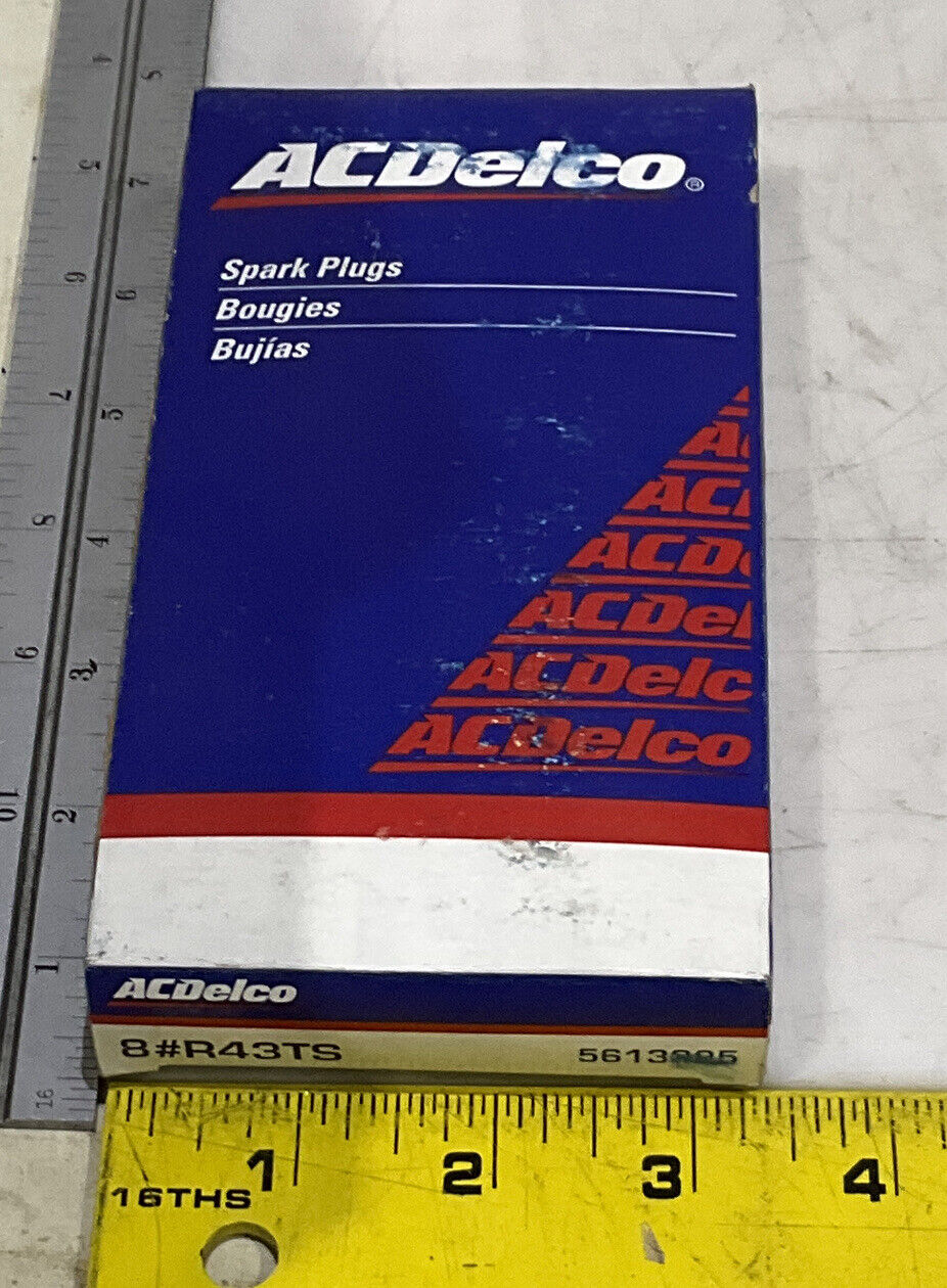 ACDELCO R43TS SPARK PLUG LOT OF 8 373