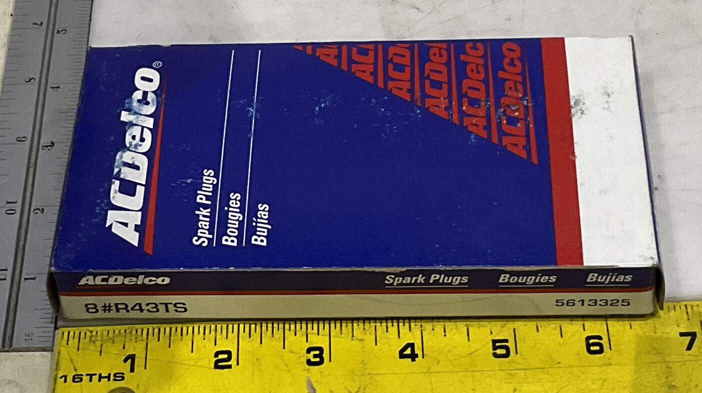 ACDELCO R43TS SPARK PLUG LOT OF 8 373