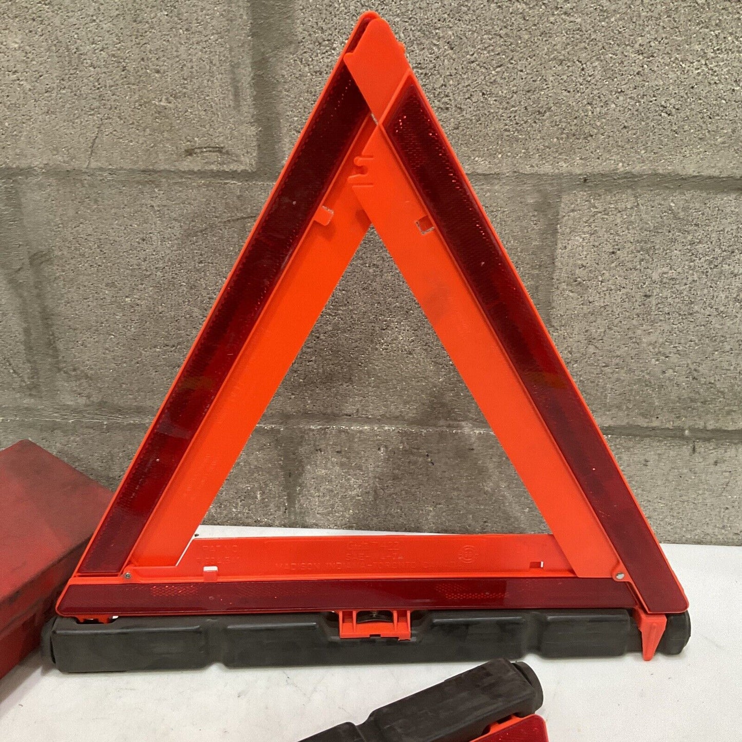 GROTE 71422 SAE-W4-74 PROLUX 3-PIECE TRIANGLE FLARE WARNING KIT 373