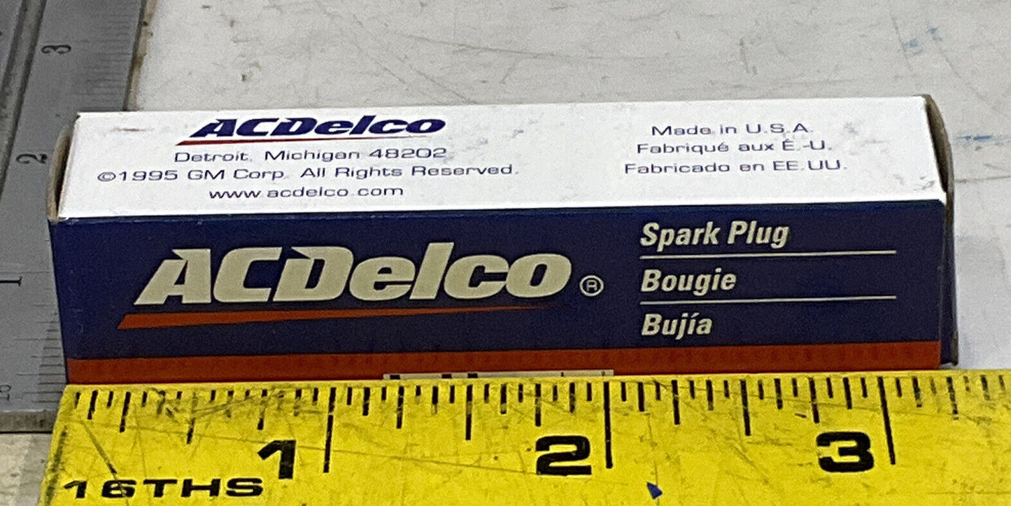ACDELCO R44TS SPARK PLUG LOT OF 8 373