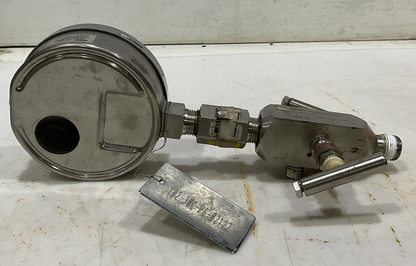 TESCOM M25VIS-44-HD BLOCK AND BLEED NEEDLE VALVE 0-2000 PSI 881