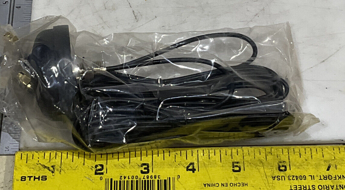 FAMALITE ADVEEZ ADM-F-370-0W TRACKING SYSTEM 881