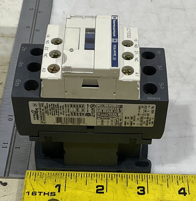 SQUARE D LC1D32 CONTACTOR 881