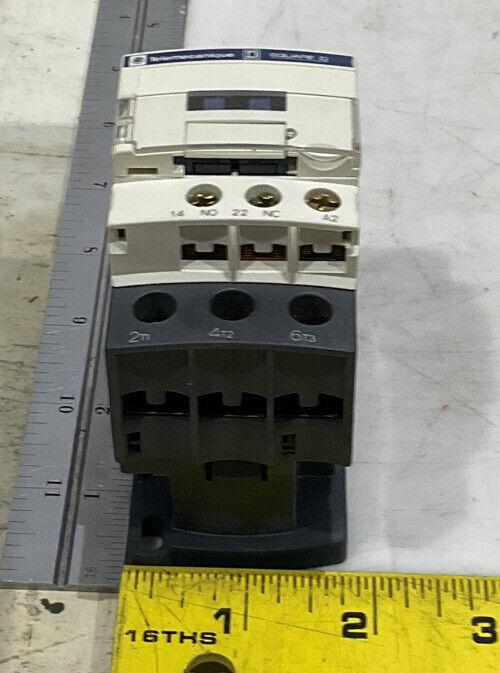 SQUARE D LC1D32 CONTACTOR 881