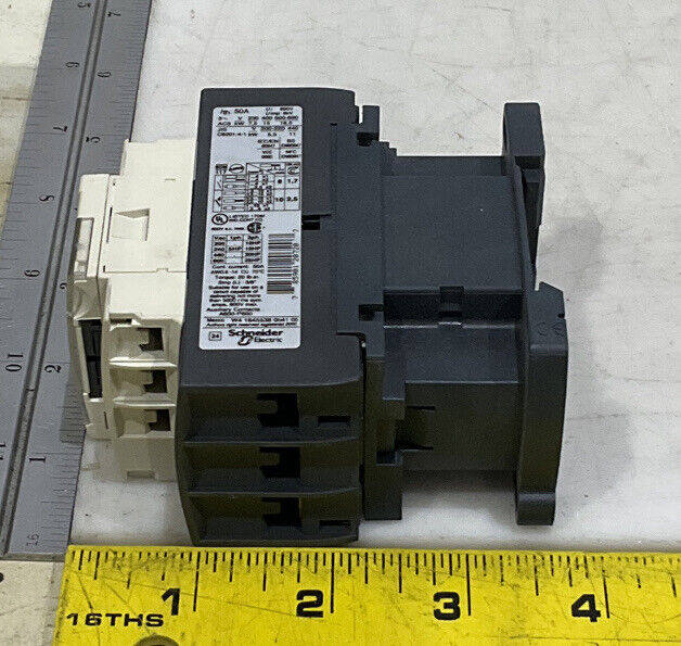 SQUARE D LC1D32 CONTACTOR 881