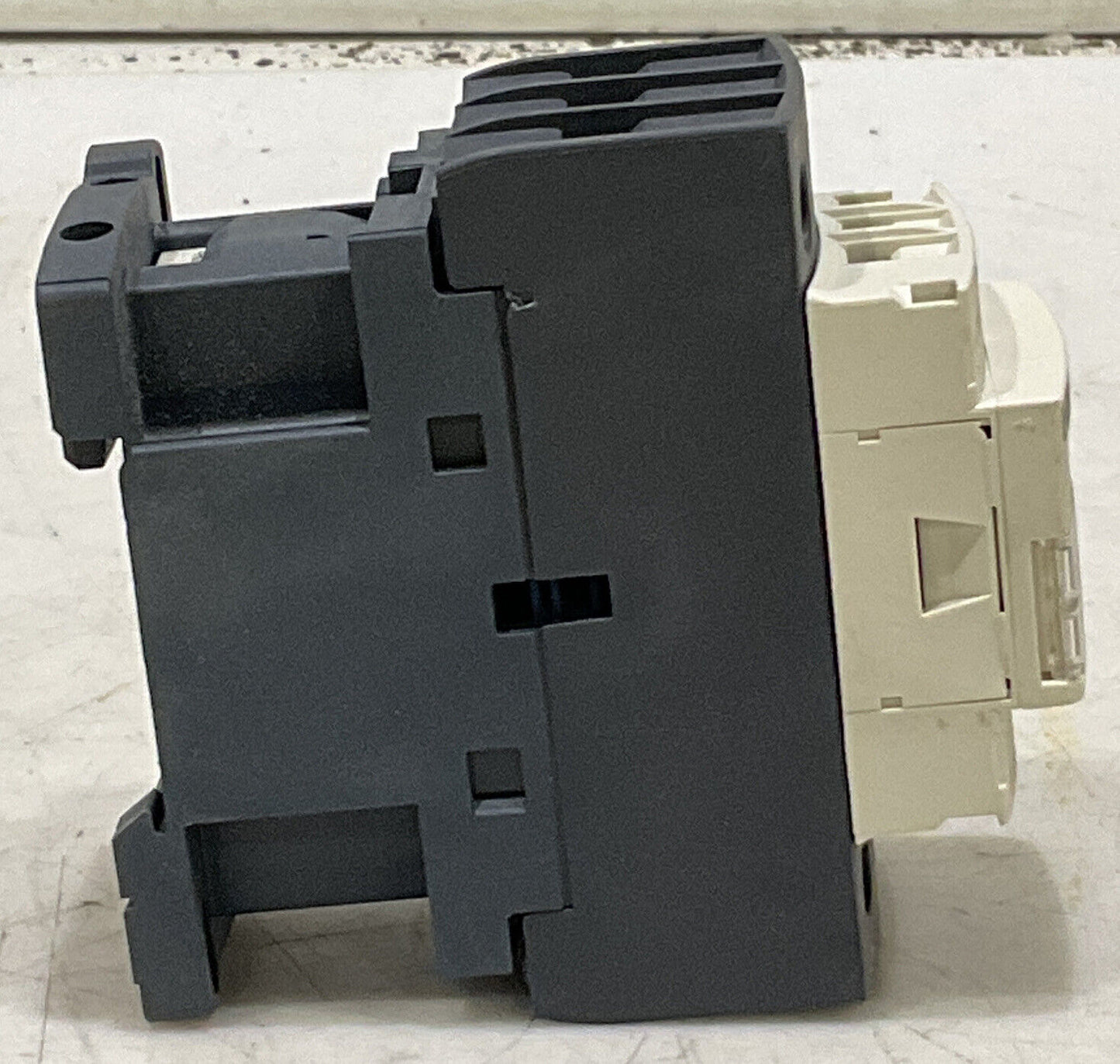 SQUARE D LC1D32 CONTACTOR 881