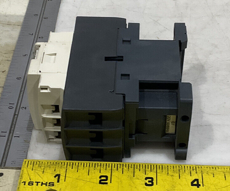 SQUARE D LC1D32 CONTACTOR 881