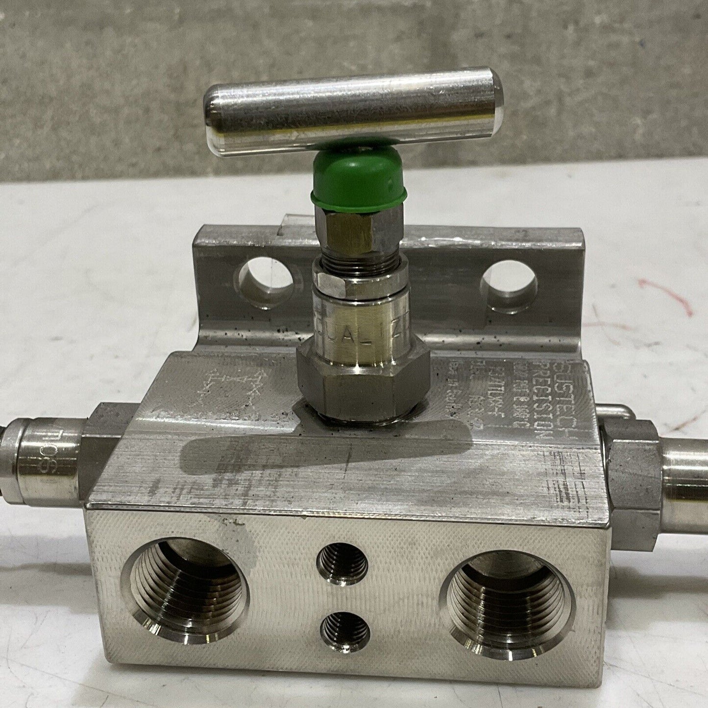 SWAGELOK P3/TTLXX-F A13147 C5A-0C18939.56 VALVE PIPE MANIFOLD 3” 373