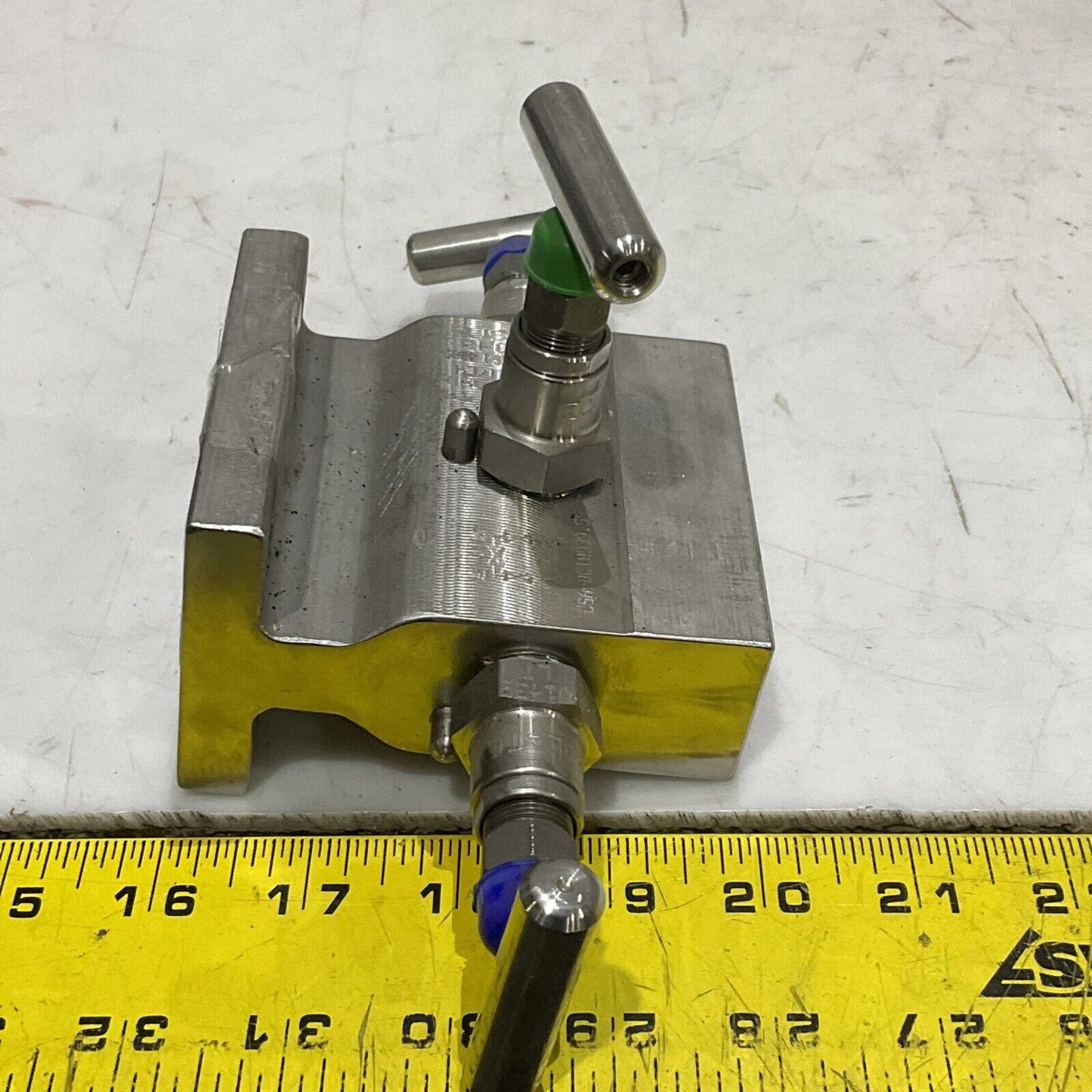 SWAGELOK P3/TTLXX-F A13147 C5A-0C18939.56 VALVE PIPE MANIFOLD 3” 373