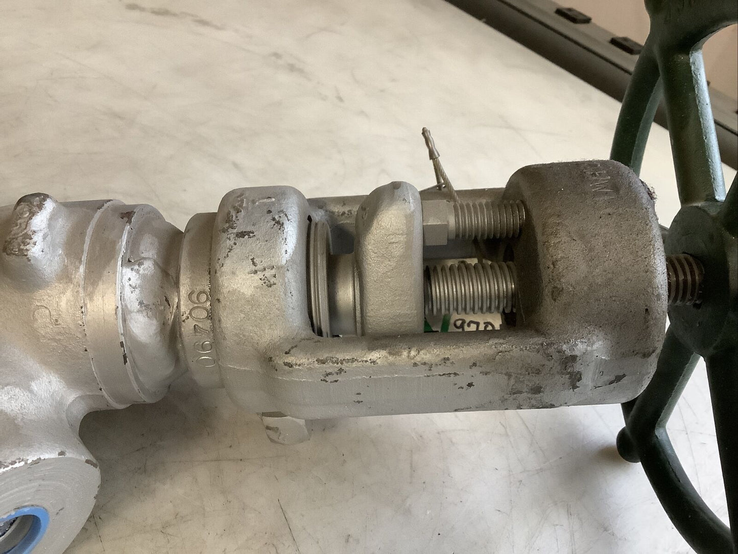 EDWARD VALVES D 66124F22 02601738 GLOBE VALVE .5IN 2510PSI 373