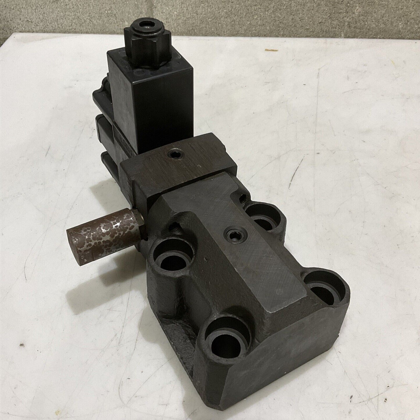 PARKER R6V2DFHV54X2252 HYDRAULIC DIRECTIONAL CONTROL VALVE 120V .20A 3000PSI 373