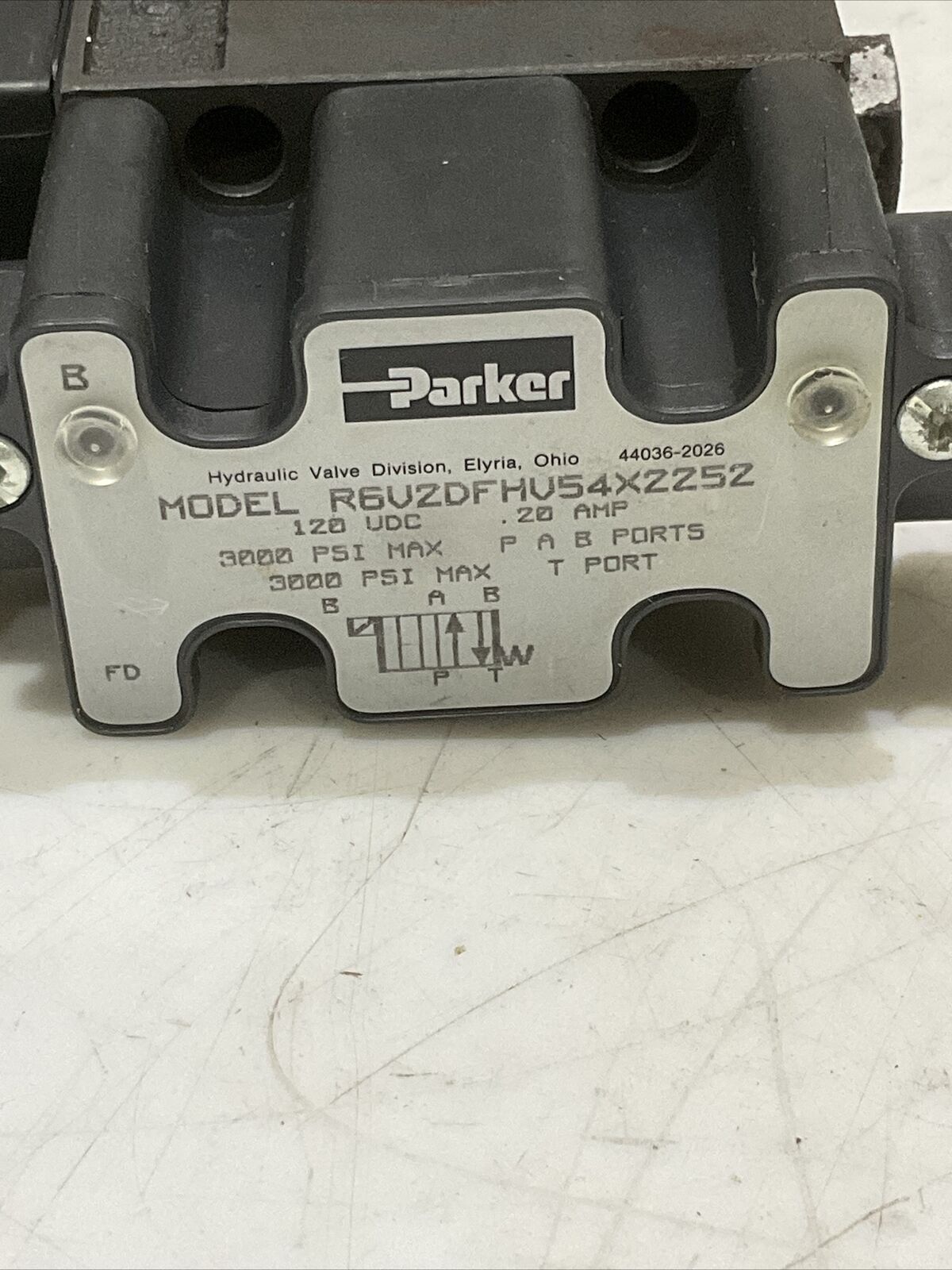 PARKER R6V2DFHV54X2252 HYDRAULIC DIRECTIONAL CONTROL VALVE 120V .20A 3000PSI 373