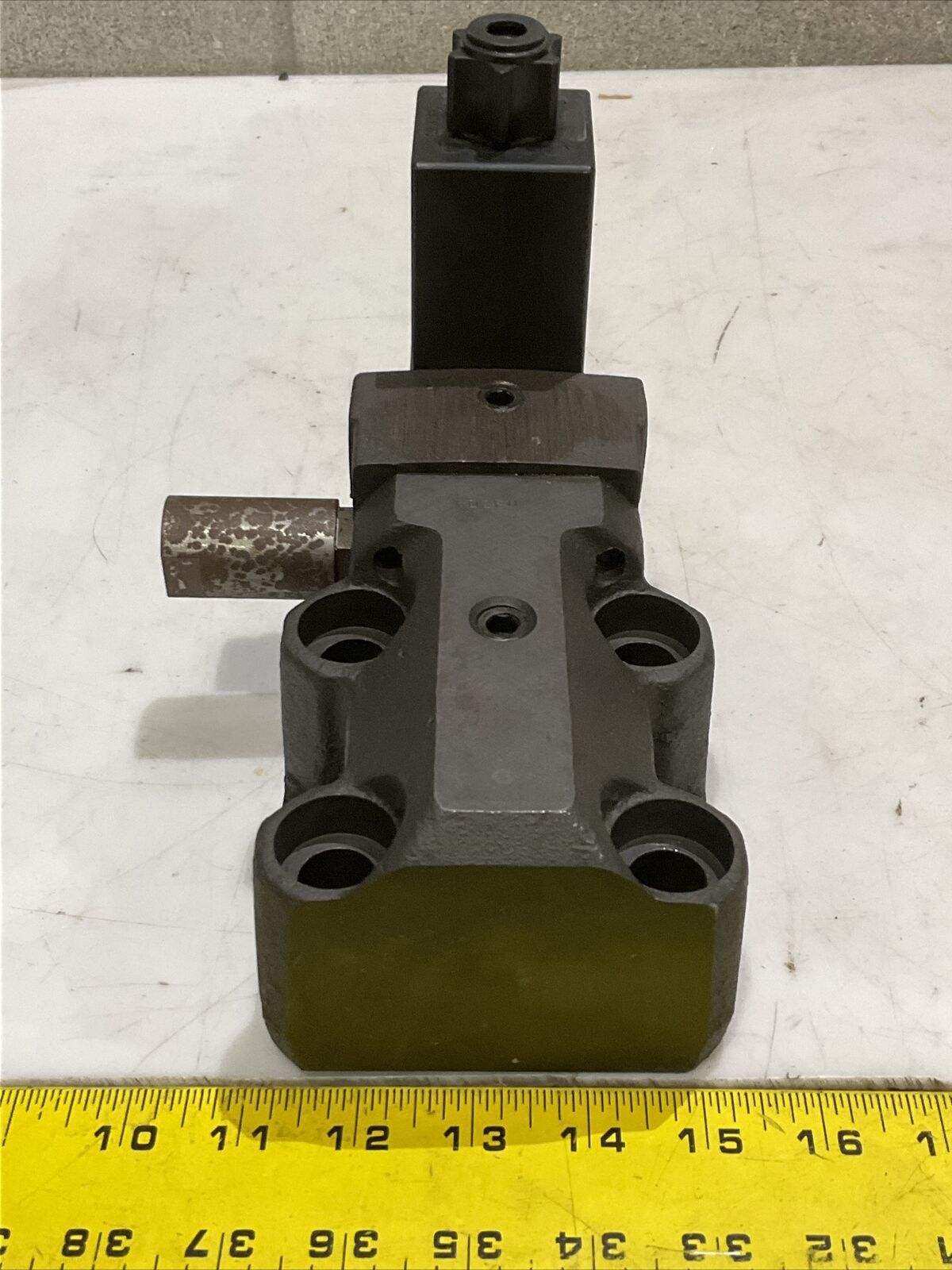 PARKER R6V2DFHV54X2252 HYDRAULIC DIRECTIONAL CONTROL VALVE 120V .20A 3000PSI 373