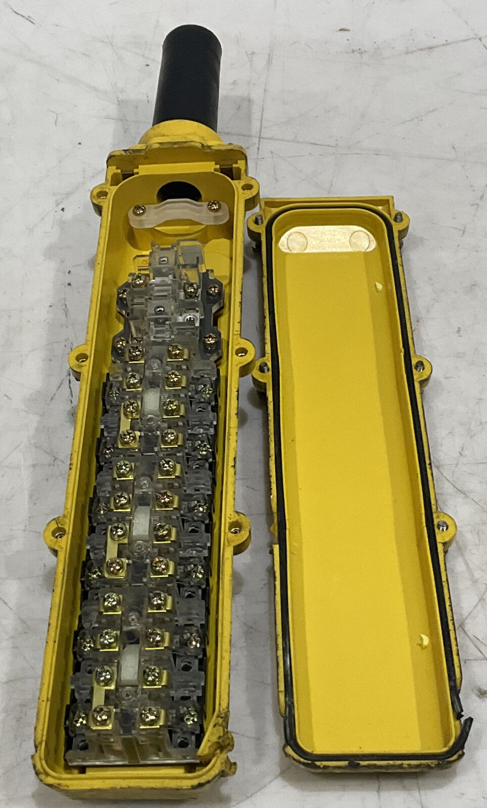 INSUL-8 PENDANT PUSH BUTTON STATION 876