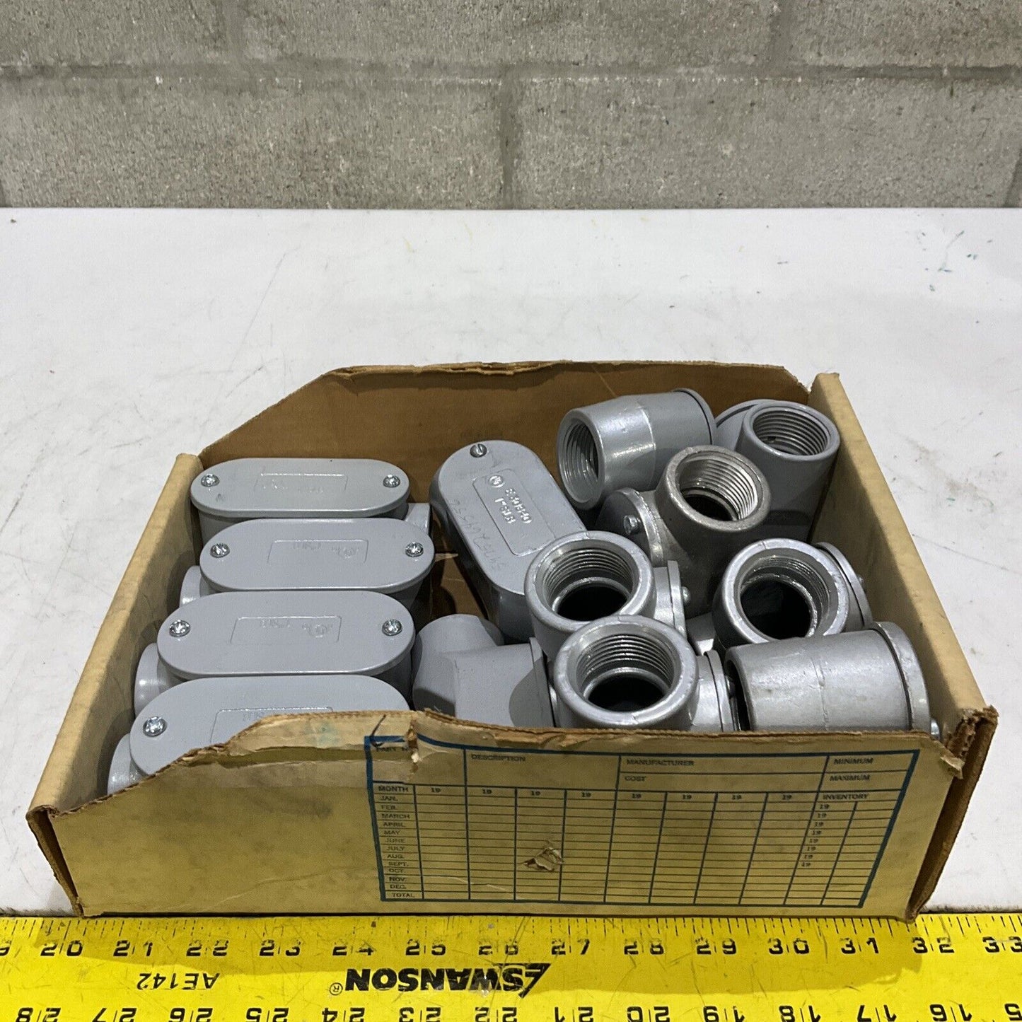 APPLETON SLAY-100A CONDUIT BODY 1" ENTRANCE WITH COVER & GASKET LOT OF 12 373