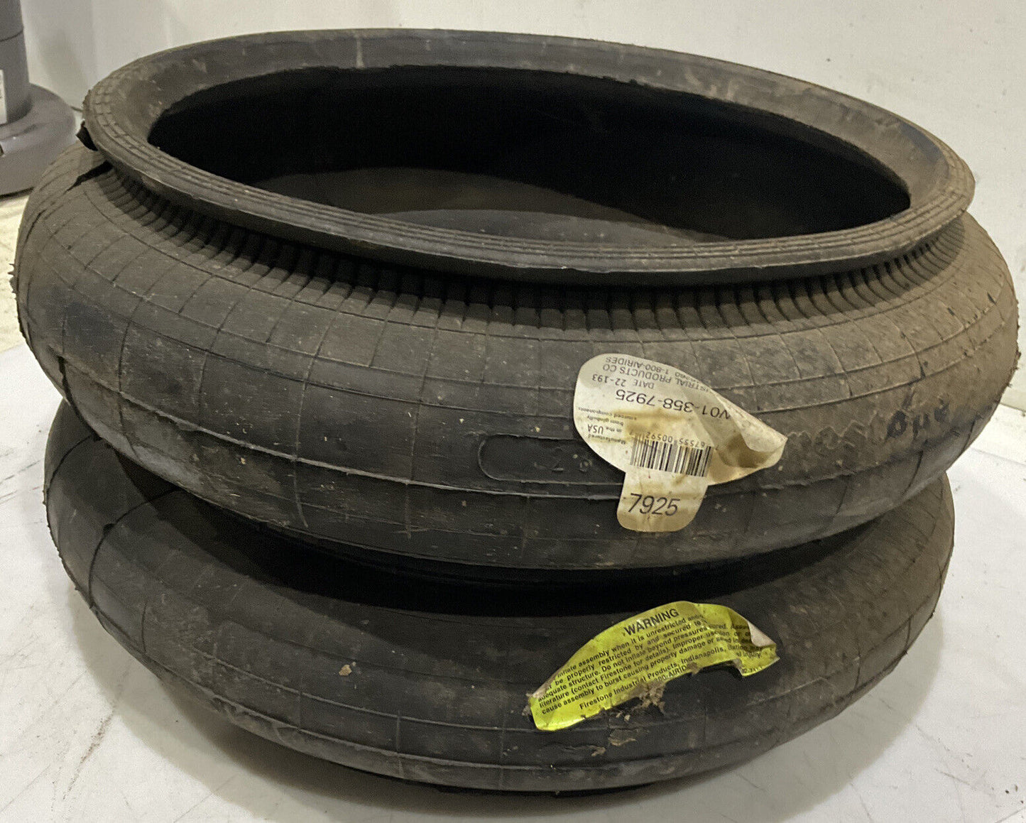 FIRESTONE INDUSTRIES W01-358-7925 RUBBER AIR SPRING 881