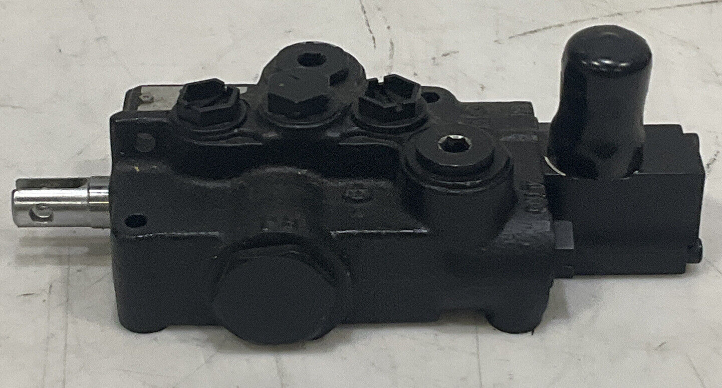 QCC SAUER DANFOSS 153E3587 156B2457 DIRECTIONAL CONTROL VALVE 881