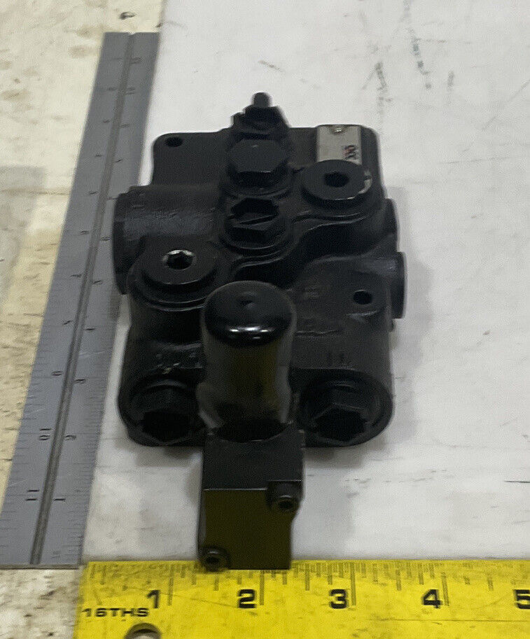 QCC SAUER DANFOSS 153E3587 156B2457 DIRECTIONAL CONTROL VALVE 881